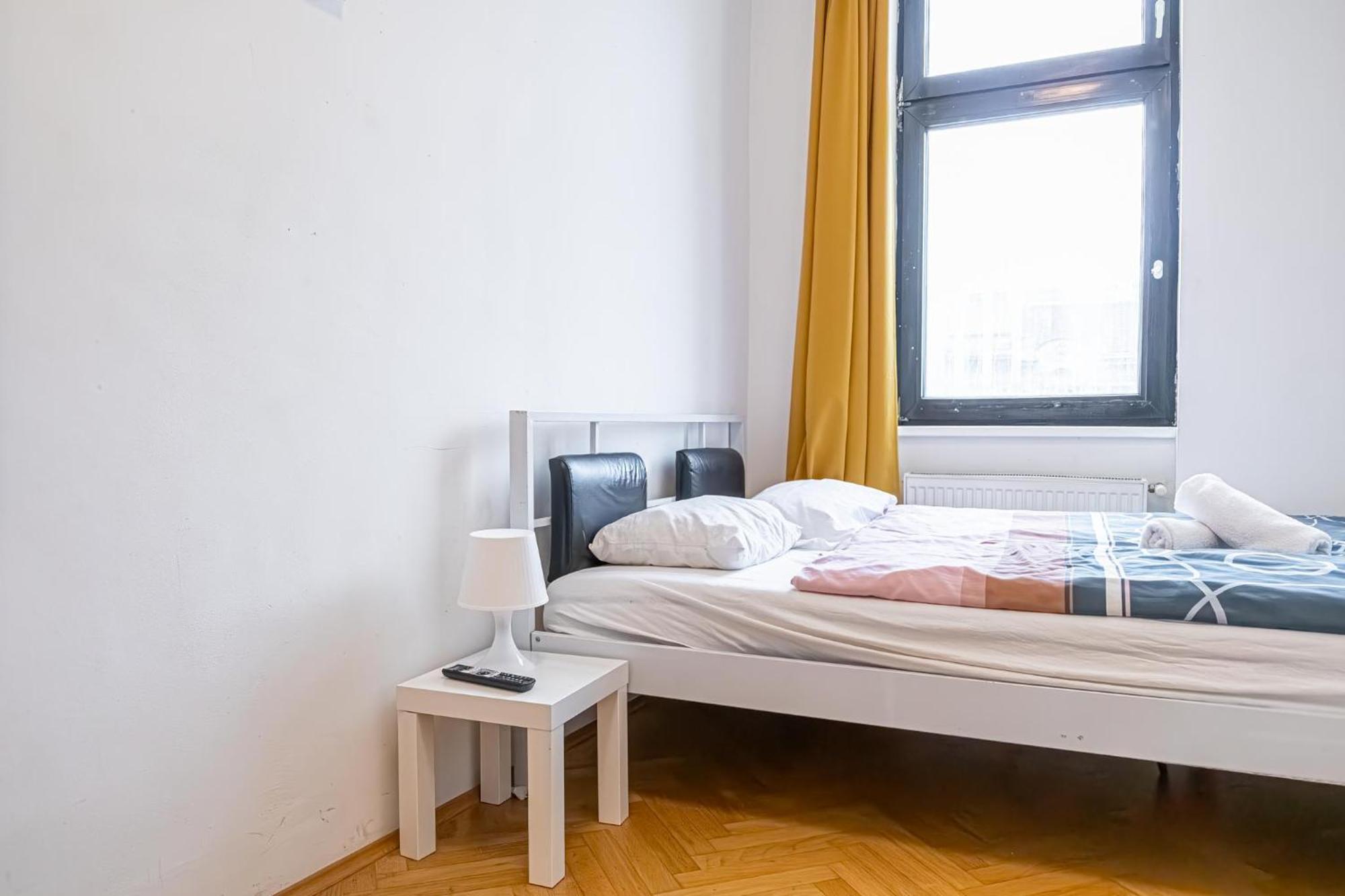 Near Danube & Millenium Tower - Massive Shared 4br Apartment *