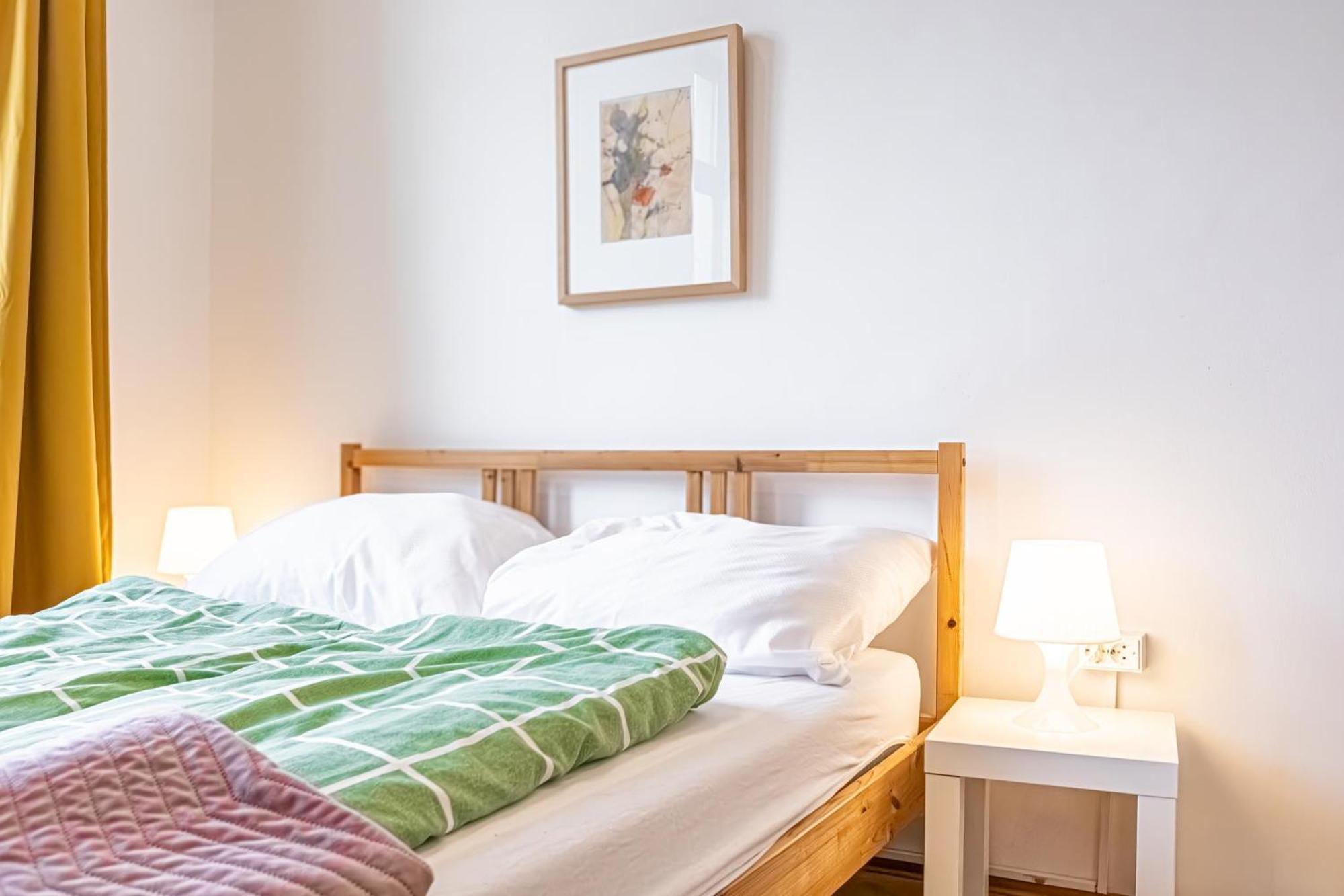 Apartment Near Danube & Millenium Tower - Massive Shared 4br *